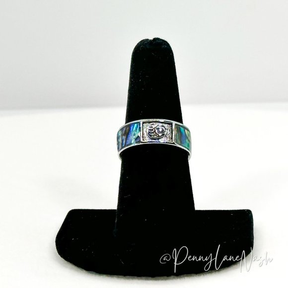 Vintage Jewelry - Vintage Irridecent Stone with Bear Paws Ring in Silver Metal
